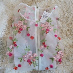 Floral Crop embroidered top w/an balloon sleeve